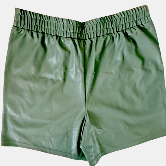Fabletics Vegan Leather High Waist Green Stretch Athleisure Shorts  SZ Large NWT - Picture 4 of 10